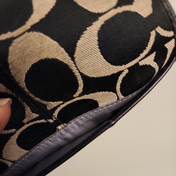 Coach CC Logo Wallet - Picture 8 of 9